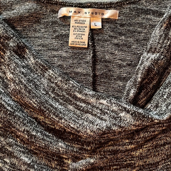 Max studio light weight cowl neck. Xl - Picture 7 of 9